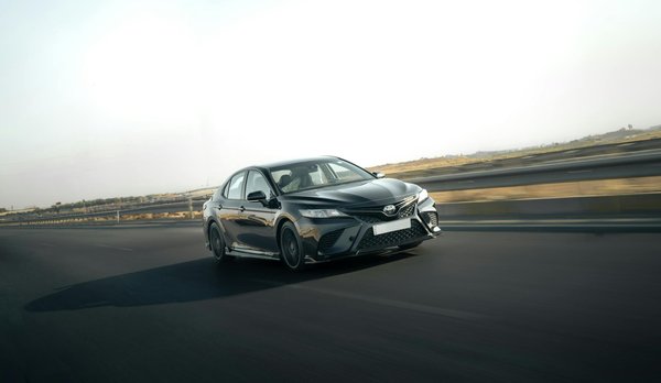 Comment choisir une housse de protection anti-UV pour une voiture garée en plein air?